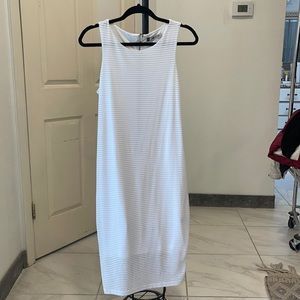 4 Black & White Dresses! Sold together. Perfect combo for a weekend getaway!